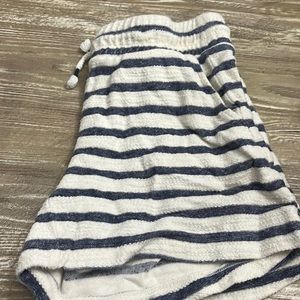 Girls youth 10-12 blue white striped comfy shorts.